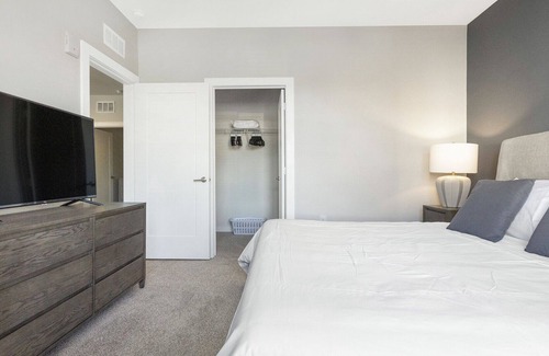 Southside Apartment | Modern Apartment in Prime Location (ID8784X30)