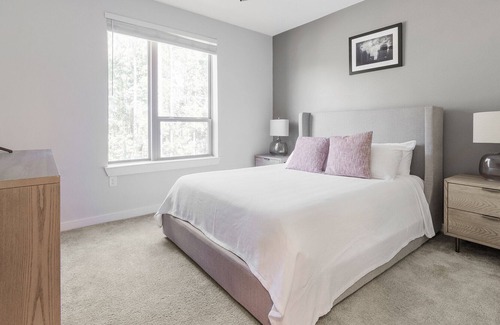 Southside Apartment | Modern Apartment in Prime Location (ID2159X23)