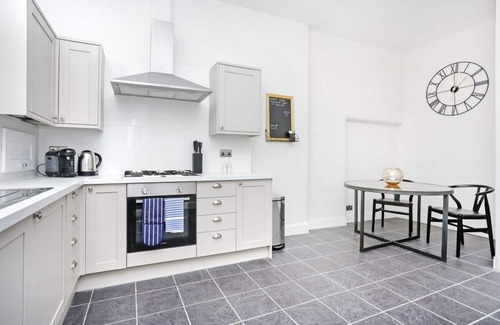 Bonnington Apartment | Modern Apartment in Stockbridge