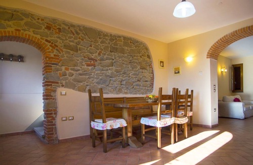 Larciano House | Modern Apartment in Larciano with Swimming Pool