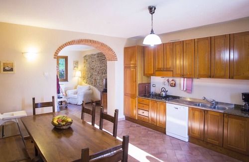 Larciano House | Modern Apartment in Larciano with Swimming Pool