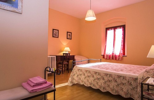 Larciano House | Modern Apartment in Larciano with Swimming Pool