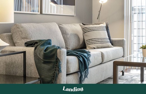 Bowling Green Apartment | Modern Apartment in Prime Location (ID1111X40)