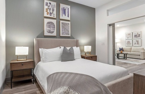 Second Ward Apartment | Modern Apartment in Prime Location (ID5175X53)