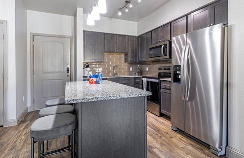 Burleson Apartment | Modern Apartment in Prime Location (ID1215X775)