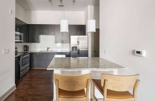 Franklin Apartment | Modern Apartment in Prime Location (ID2269)