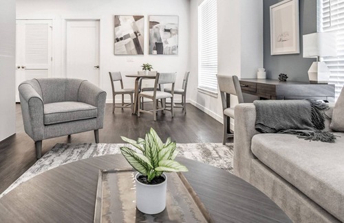 Meridian Apartment | Modern Apartment in Prime Location (ID4839X08)
