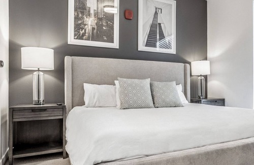 Meridian Apartment | Modern Apartment in Prime Location (ID4839X08)