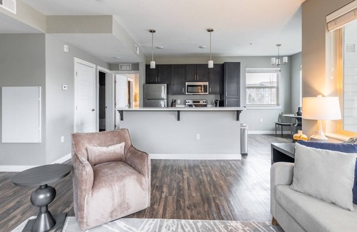 Meridian Apartment | Modern Apartment in Prime Location (ID8040X42)