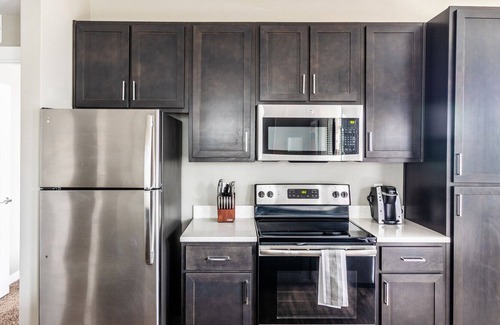 Meridian Apartment | Modern Apartment in Prime Location (ID8040X42)