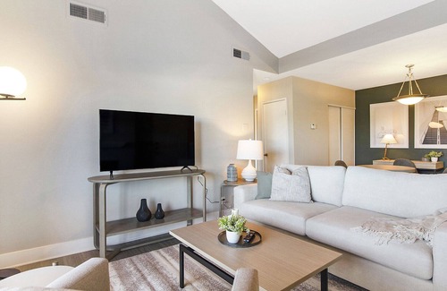 South Redlands Apartment | Modern Apartment in Prime Location (ID8806X71)