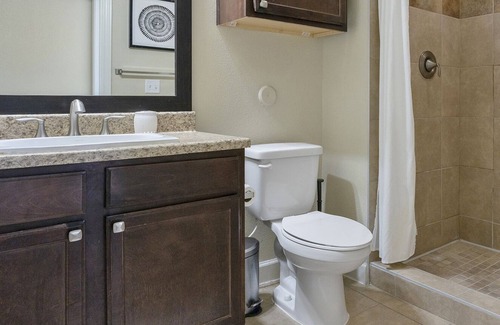 El Paso Apartment | Modern Apartment in Prime Location (ID3512X6)