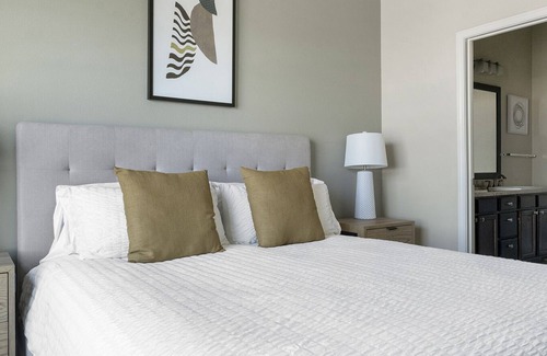 El Paso Apartment | Modern Apartment in Prime Location (ID3512X6)