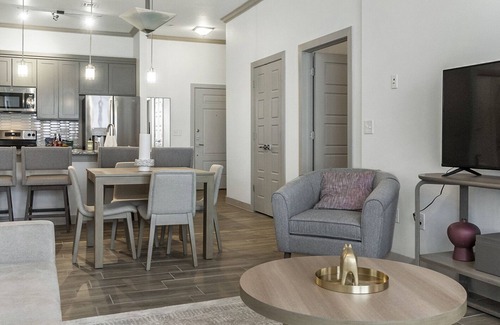 El Paso Apartment | Modern Apartment in Prime Location (ID8815X52)