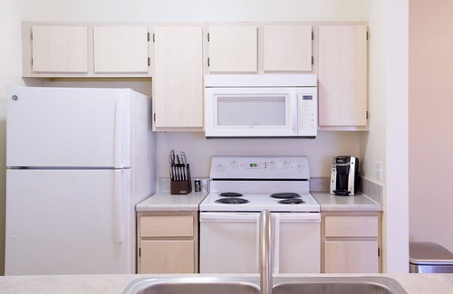 Holland Apartment | Modern Apartment in Prime Location (ID7986X22)