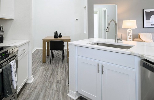 Baldwin Park Apartment | Modern Apartment in Prime Location (ID4919X60)