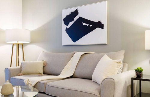 South Lamar Apartment | Modern Apartment in Prime Location (ID4422X32)
