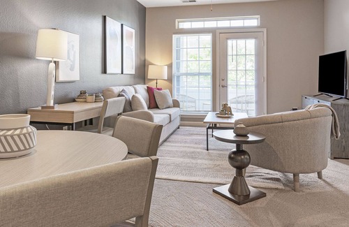 Carmel Apartment | Modern Apartment in Prime Location (ID9979X33)