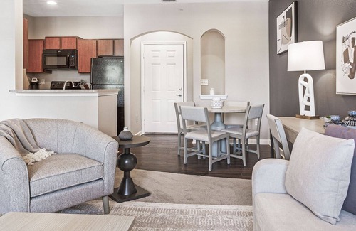 Carmel Apartment | Modern Apartment in Prime Location (ID9979X33)
