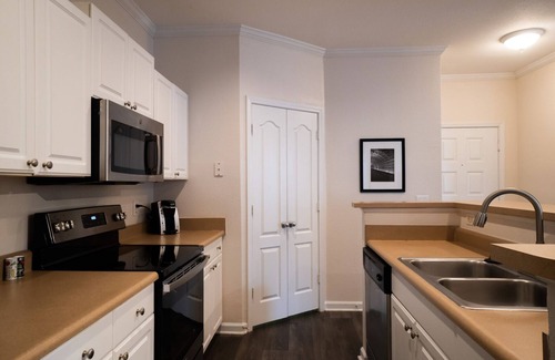 Durham Apartment | Modern Apartment in Prime Location (ID7304)