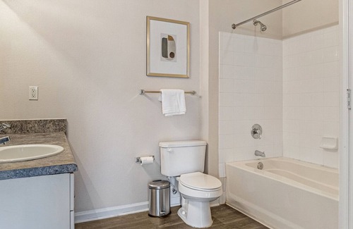 Durham Apartment | Modern Apartment in Prime Location (ID7306)