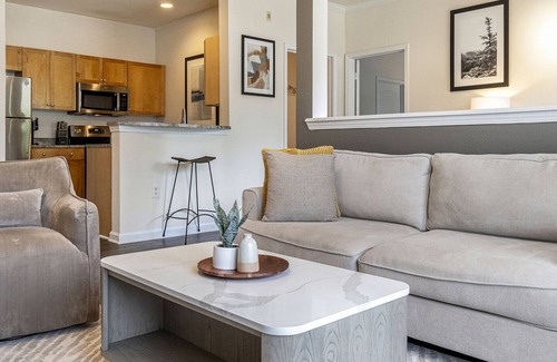 Durham Apartment | Modern Apartment in Prime Location (ID7306)
