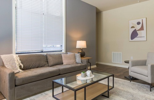Wilmington Apartment | Modern Apartment in Prime Location (ID9422X79)