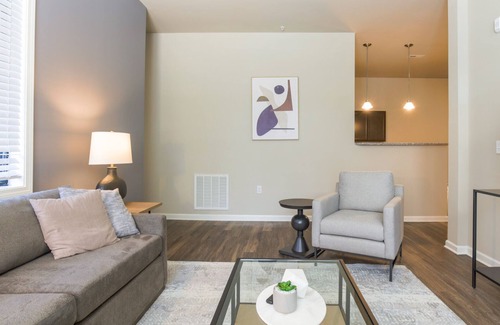 Wilmington Apartment | Modern Apartment in Prime Location (ID9422X79)