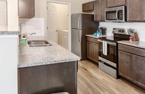 Wilmington Apartment | Modern Apartment in Prime Location (ID1253X730)