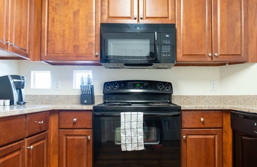 Tucson Apartment | Modern Apartment in Prime Location (ID7401X51)
