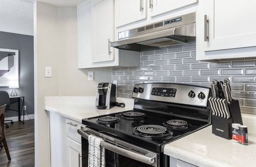 Old Town Apartment | Modern Apartment in Prime Location (ID2750X66)