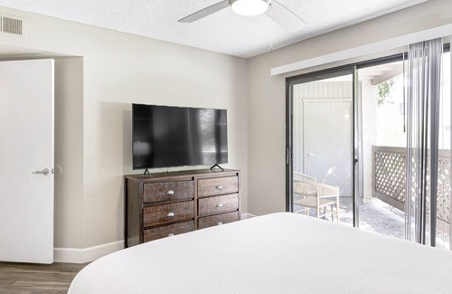 Old Town Apartment | Modern Apartment in Prime Location (ID2750X66)