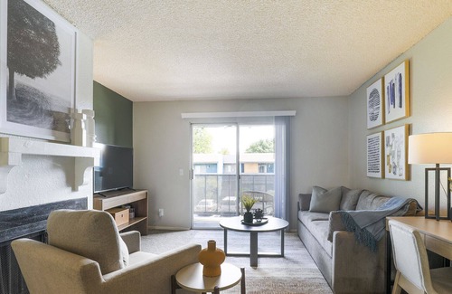 Tucson Apartment | Modern Apartment in Prime Location (ID9969X04)