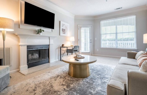 Greer Apartment | Modern Apartment in Prime Location (ID3016X81)