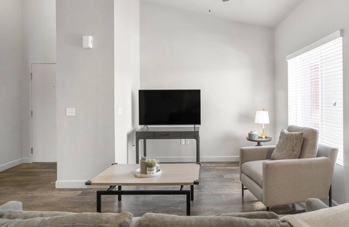 Magna Apartment | Modern Apartment in Prime Location (ID2951X44)