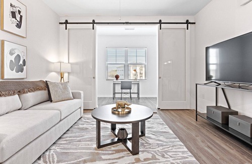 Riverview Apartment | Modern Apartment in Prime Location (ID7943X51)