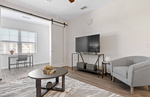 Riverview Apartment | Modern Apartment in Prime Location (ID7943X51)