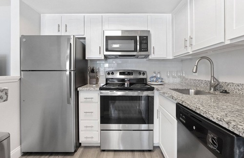 Bearss Plaza Apartment | Modern Apartment in Prime Location (ID1175X390)