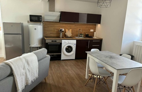 Combronde Apartment | Modern apartment in the heart of the Auvergne. 10 min from Les Termes de Châtel-Guyon.