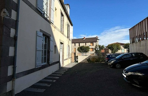 Combronde Apartment | Modern apartment in the heart of the Auvergne. 10 min from Les Termes de Châtel-Guyon.