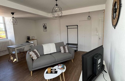 Combronde Apartment | Modern apartment in the heart of the Auvergne. 10 min from Les Termes de Châtel-Guyon.