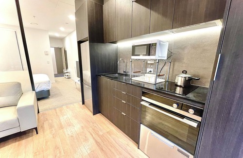 Newton Apartment | Modern apartment in the city centre, Queen Street, Auckland, with Sky Tower view