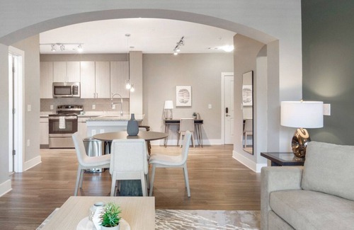 West Ashley Apartment | Modern Apartment in Prime Location (ID7558X47)