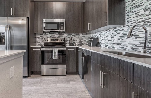 Biggar Apartment | Modern Apartment in Prime Location (ID8083X42)