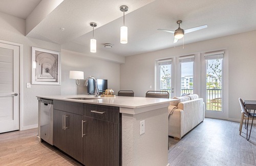 Biggar Apartment | Modern Apartment in Prime Location (ID8083X55)