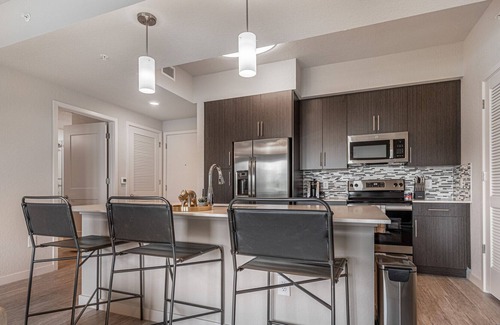 Biggar Apartment | Modern Apartment in Prime Location (ID8083X55)