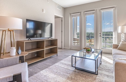Biggar Apartment | Modern Apartment in Prime Location (ID8094X36)