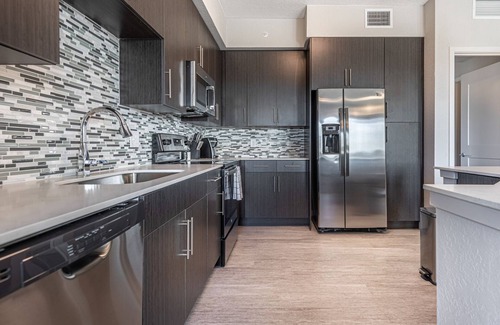 Biggar Apartment | Modern Apartment in Prime Location (ID8094X36)