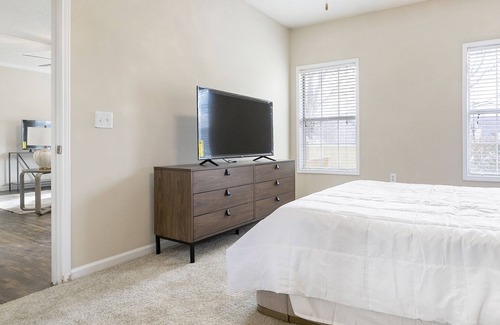 Jamestown Apartment | Modern Apartment in Prime Location (ID8560X36)