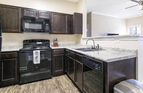 Jamestown Apartment | Modern Apartment in Prime Location (ID8560X36)